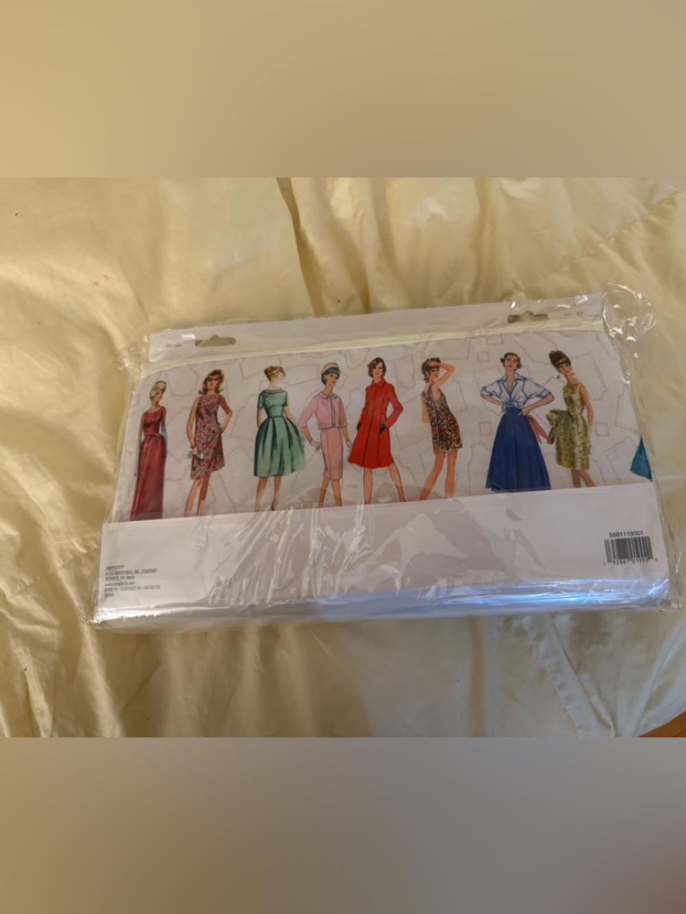 Sewing table pad:pouch Simplicity